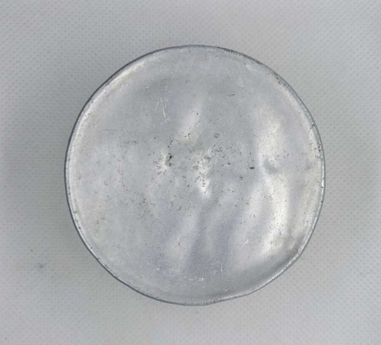 Caixinha de pó antiga em alumínio