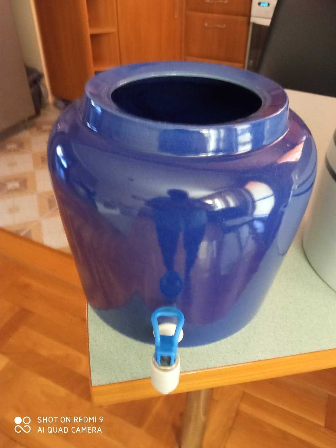 Naczynie ceramiczne z kranikiem
