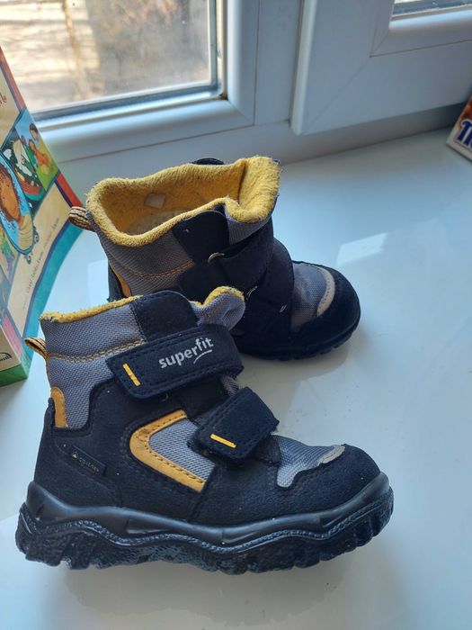 Продам  дитячі зимові черевики Superfit