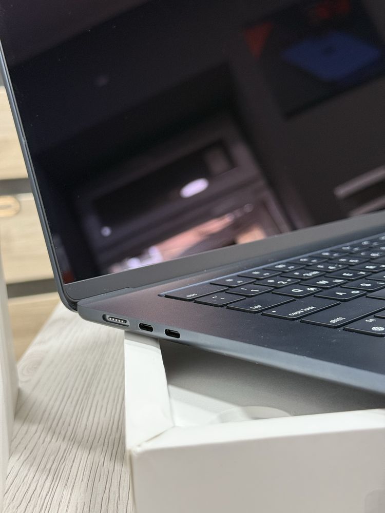 Macbook AIR M2 15’ 8/512gb midnight. Повний комплект