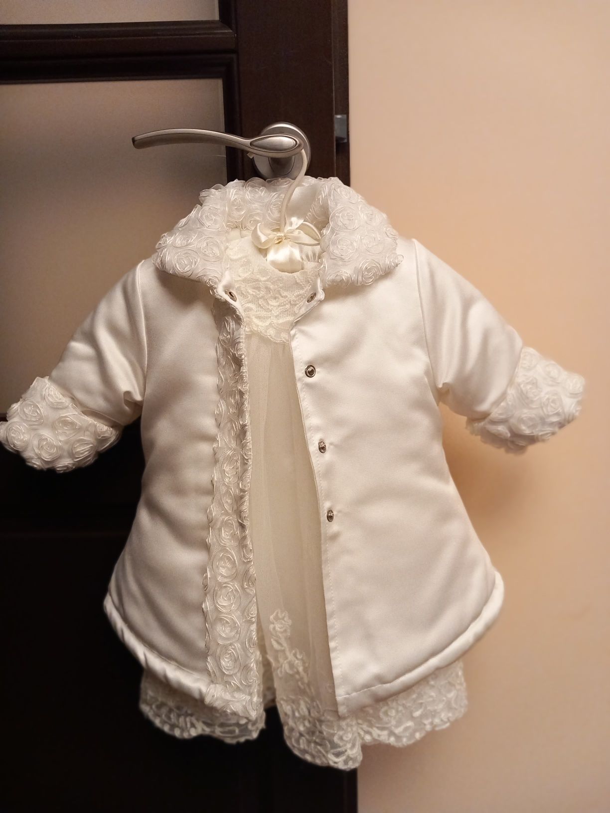 Zestaw sukienka biała 68 rozmiar + bluzka, kurtka, 2 czapki