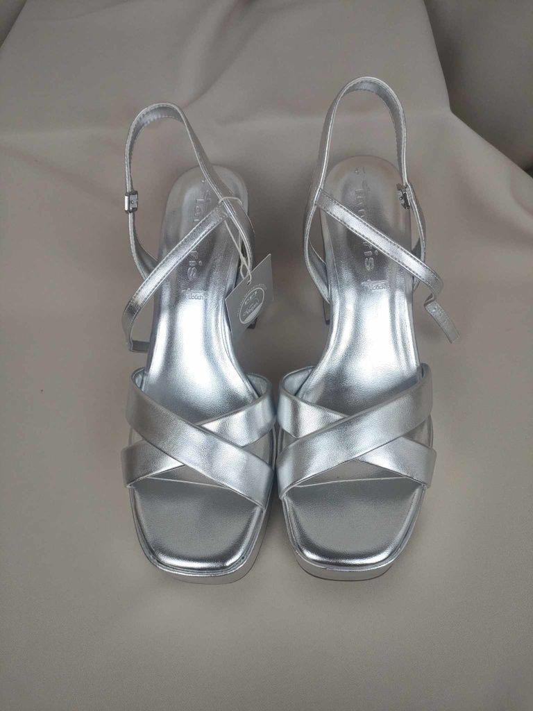 Buty damskie na obcasie firmy Tamaris