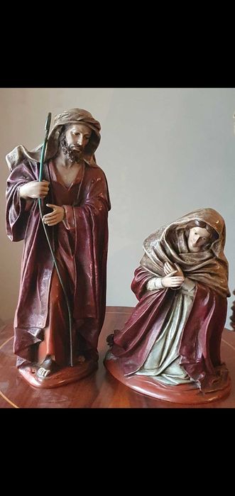 Esculturas da Nossa Senhora Grávida e de S. José.