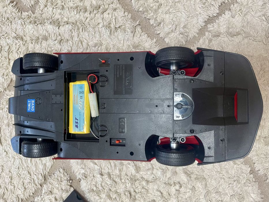 Машинка на радіоуправлінні Ferrari