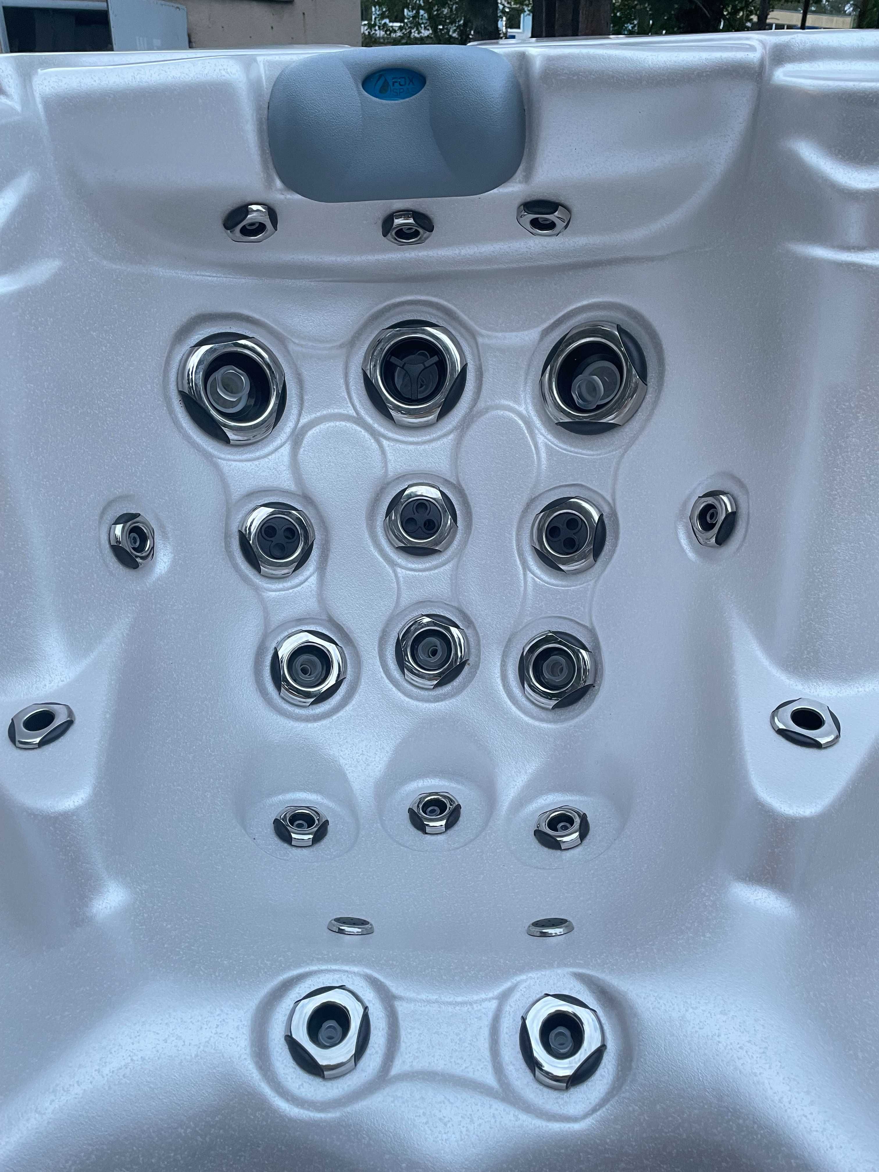 Całoroczne Jacuzzi - wanna z hydromasażem dla 5 osób Eternal