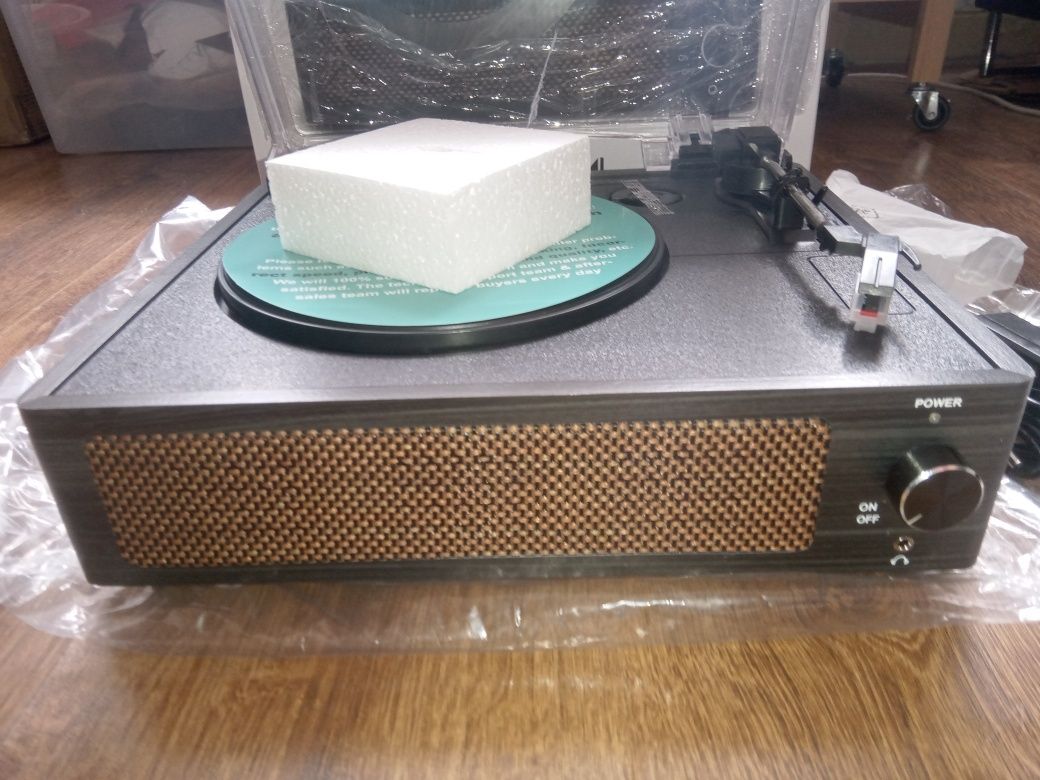 Gramofon-z Bluetooth nowy.
