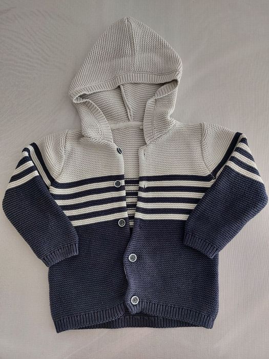 Sweterek chłopięcy z kapturem. 92cm.