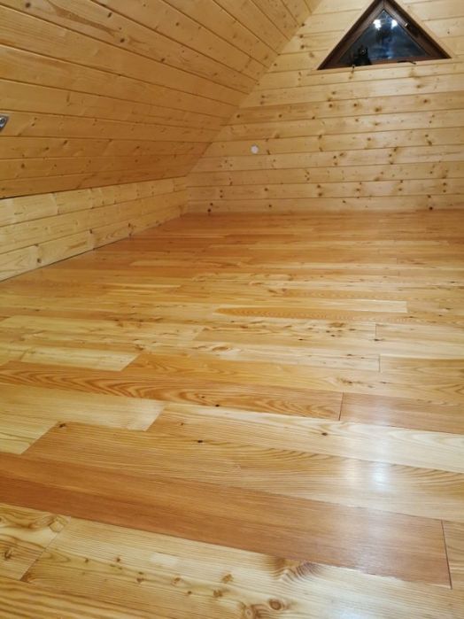 Podłoga drewniana, sosnowa, rustik