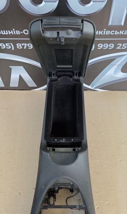 Підлокотник Мерседес ЦЛК CLK w209 розборка шрот запчастини