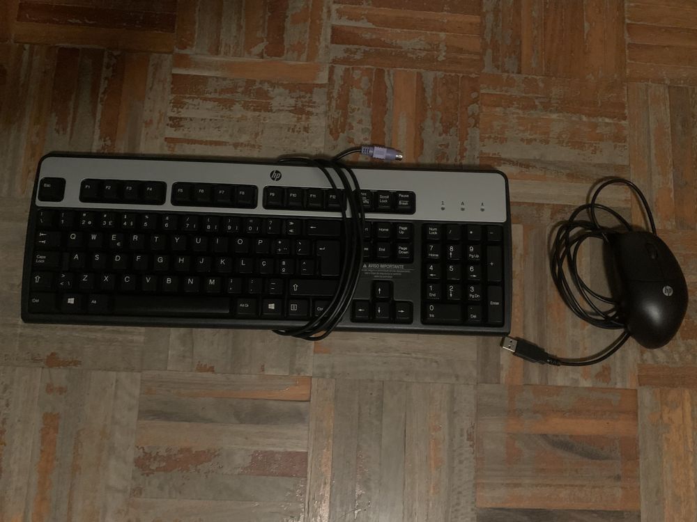 Equipamentos informáticos diversos - monitor, teclados e ratos