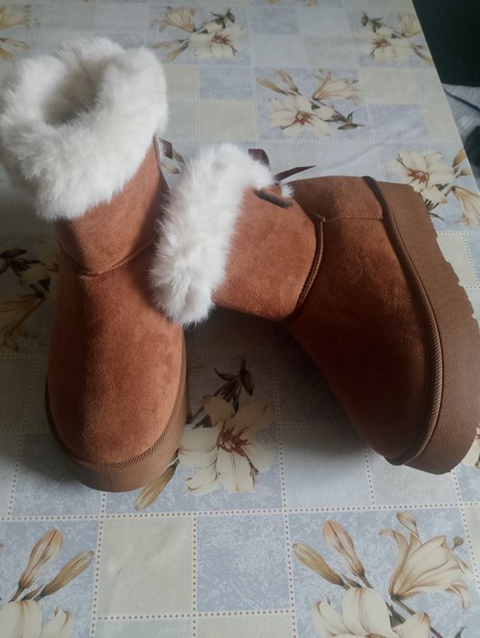 Buty damskie ocieplane z kożuszkiem na grubej podeszwie rozmiar 39