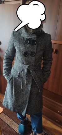 Продам женское осенне-зимнее шерстяное пальто