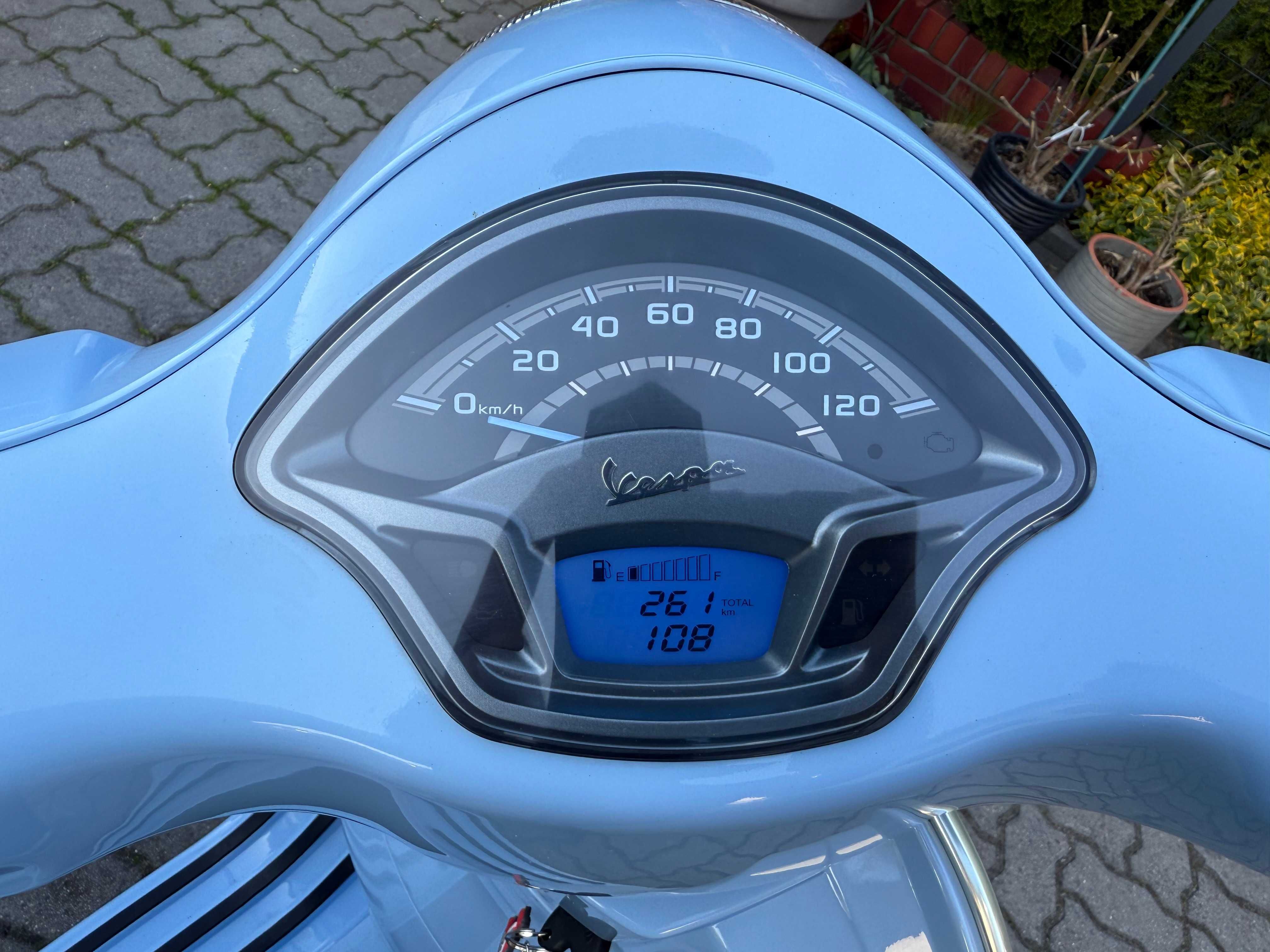 Vespa Primavera 2021r