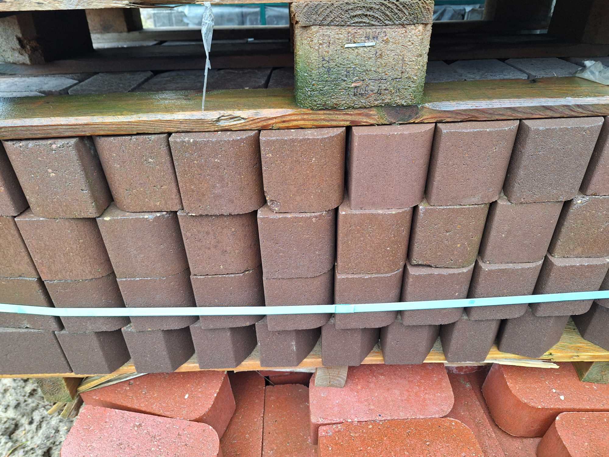 Obrzeże palisada Polbruk CANTO 10x10x18 kolor brązowy i grafitowy
