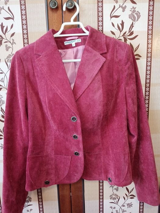 Пиджак женский. Размер 44-46. Новый.