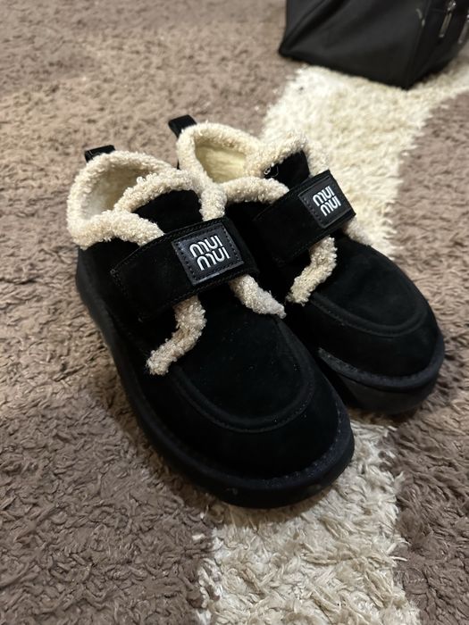 Продам чорні утеплені лофери з натуральної замші та хутра, 38 розмір