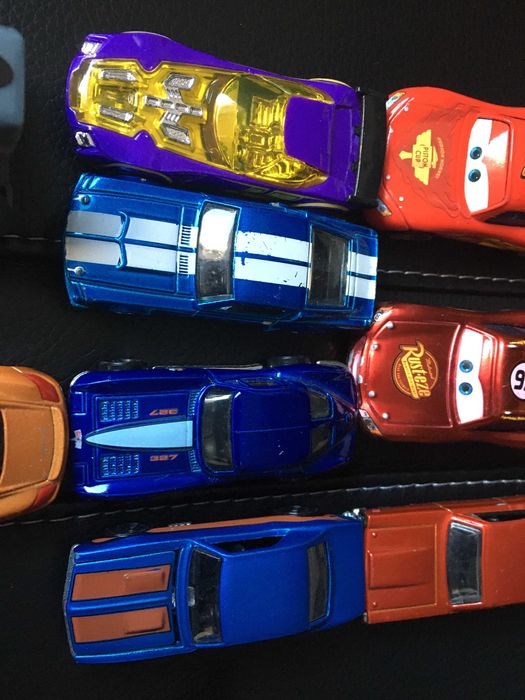 9 carrinhos & avião & skate = 5 EUR