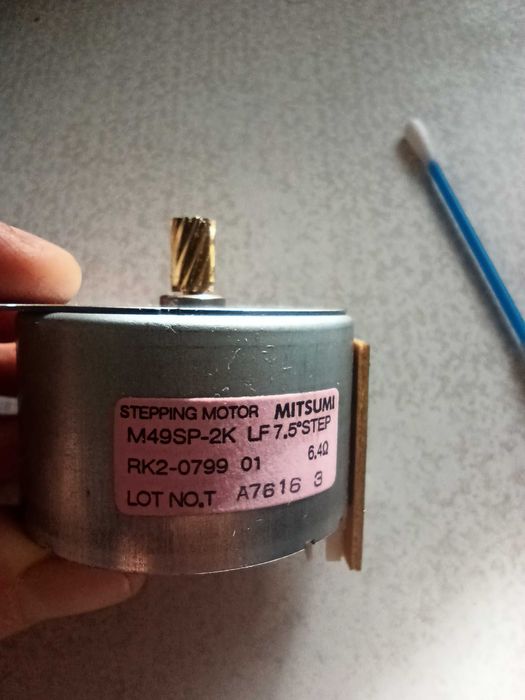 Шаговый двигатель (главный мотор)  принтера hp 1020 бу оригинал