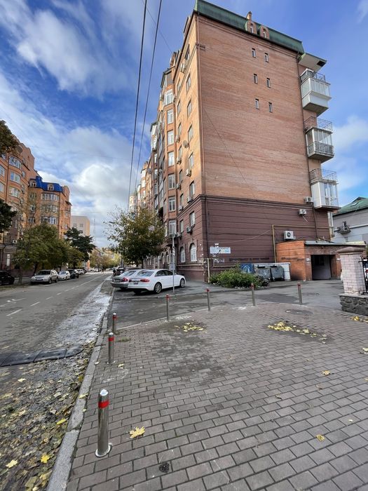 Оренда паркінгу. вул.Введенська