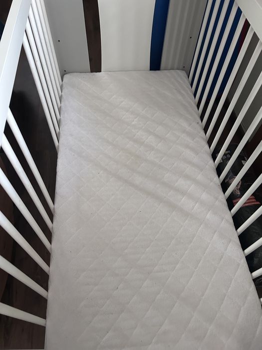 Łóżeczko z materacem