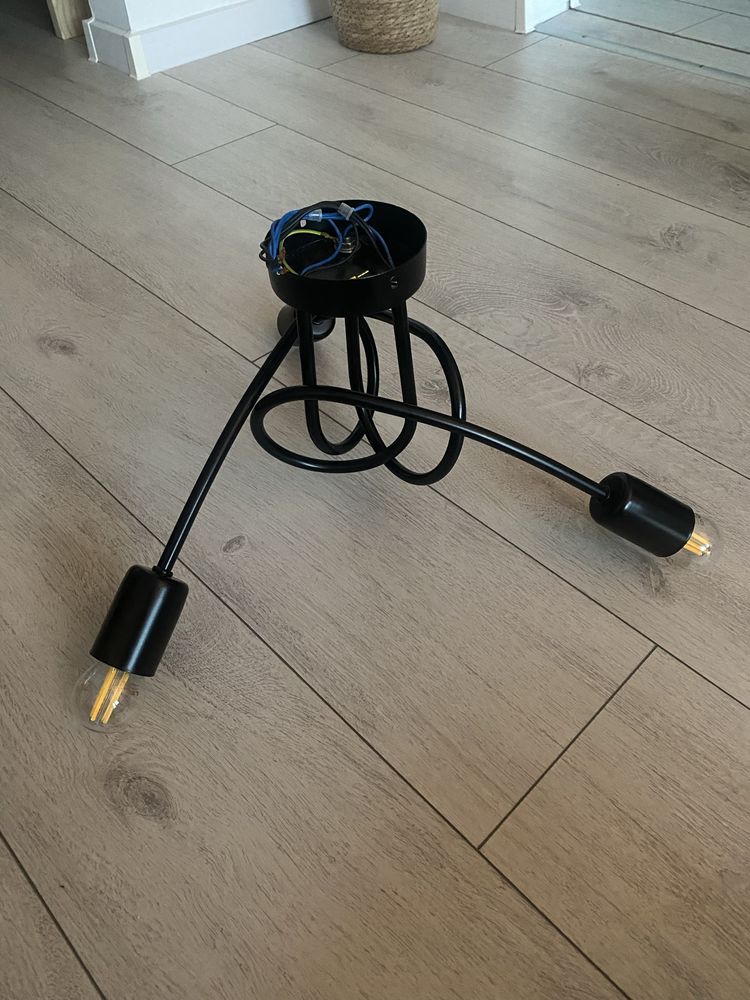 Lampa sufitowa w kolorze czarnym