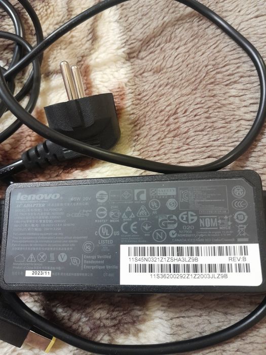 Зарядка для ноутбуків Lenovo