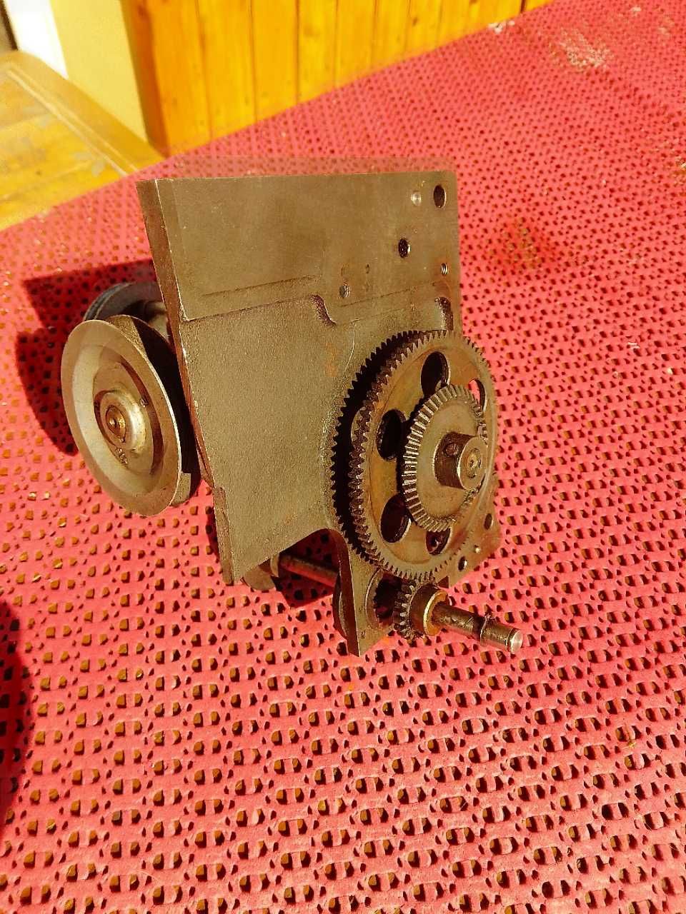 Przekładnia ślimakowa ze starej mechanicznej maszyny drukarskiej 1-34