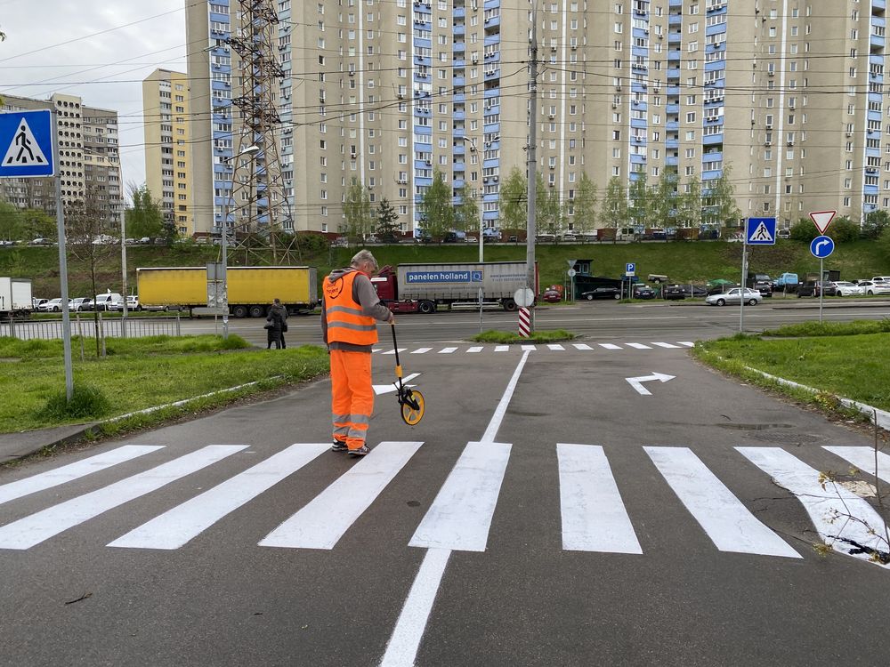 Нанесение дорожной разметки Киев. Дорожня розмітка Київ, Україна