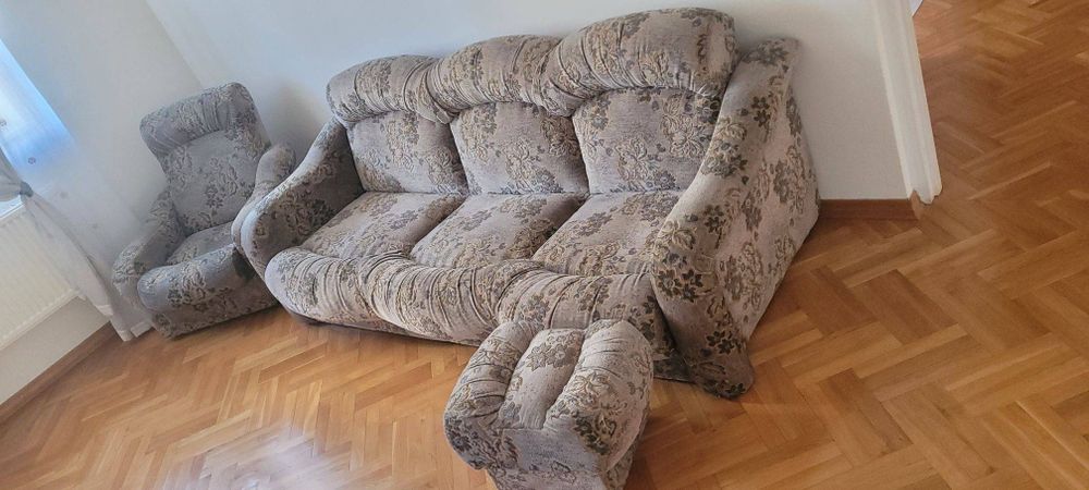 Zestaw kanapa z fotelami I pufem