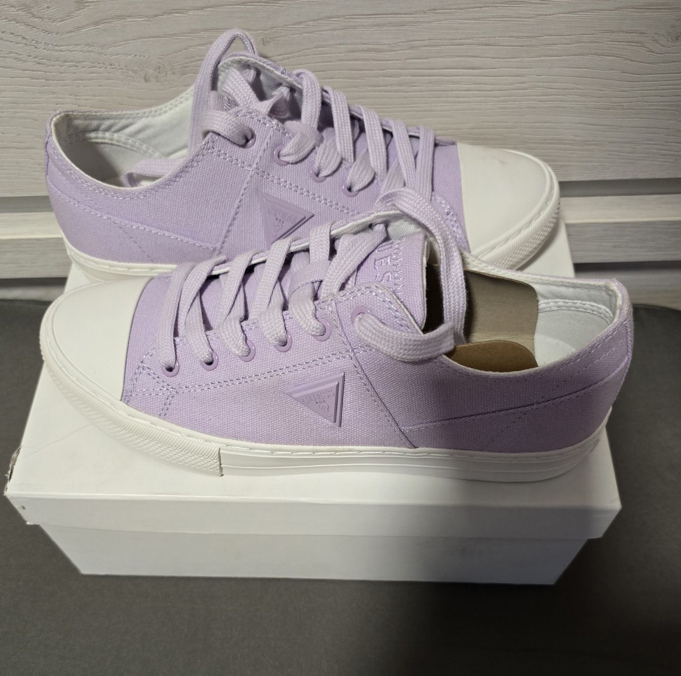 Trampki GUESS Rozmiar 38