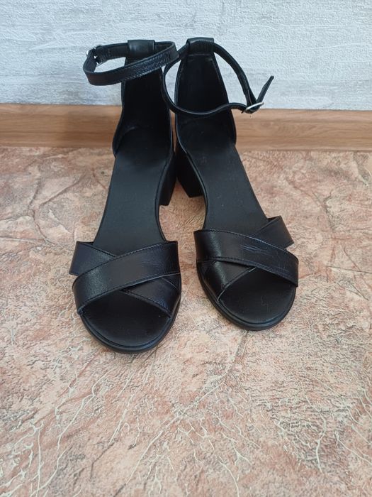 Жіночі шкіряні босоніжки