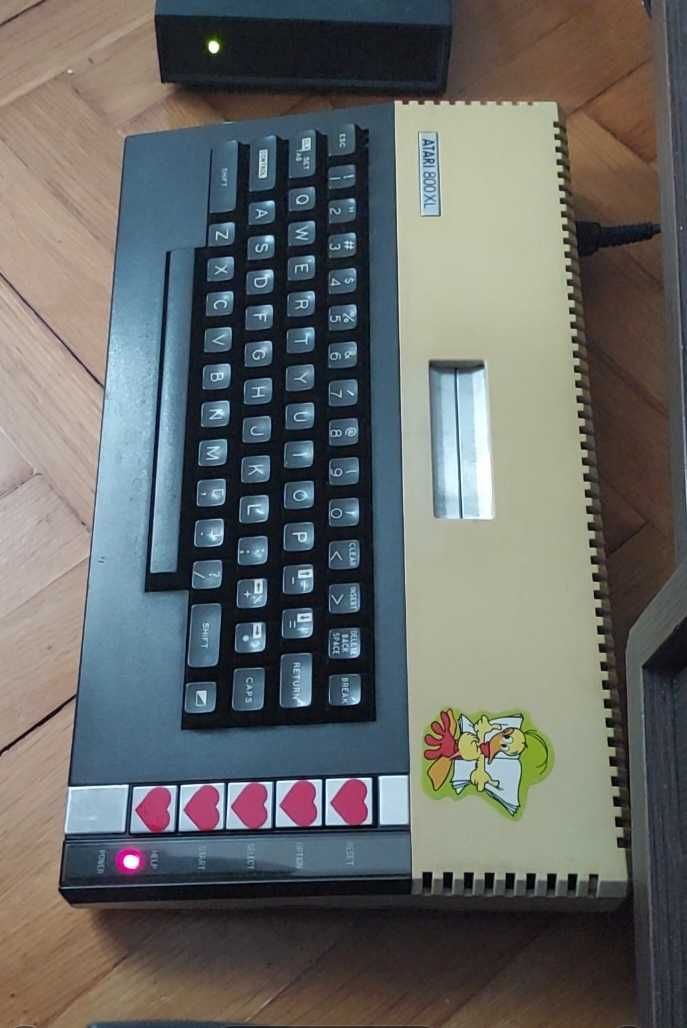 Atari 800xl komplet  z magnetofonem i joystick