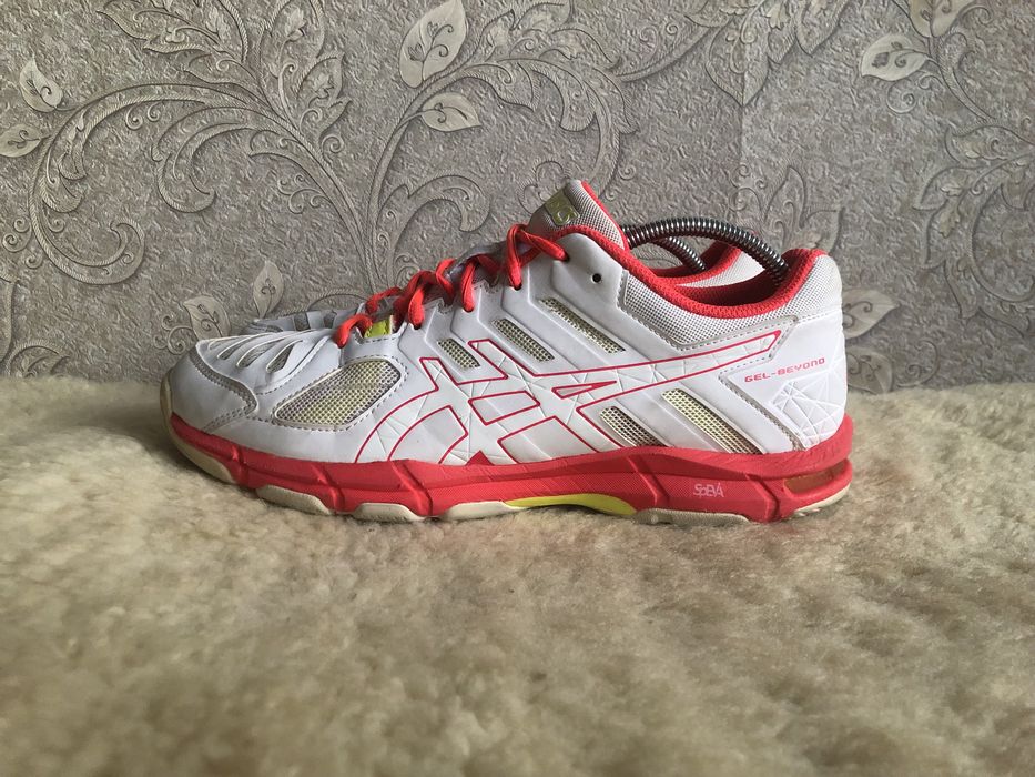 Як нові, Asics Gel Beyond для волейболу тенісу 41,5 41 40,5 40 26 25,5