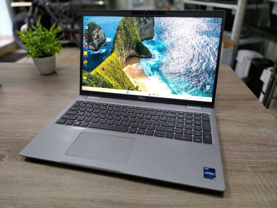 Швидкий стильний Dell Latitude 5540 на Intel Core i7-1355U. 16Gb + SSD