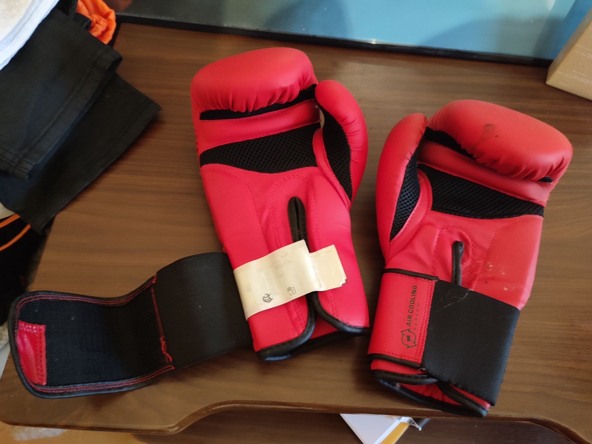 Luvas de boxe pouco uso