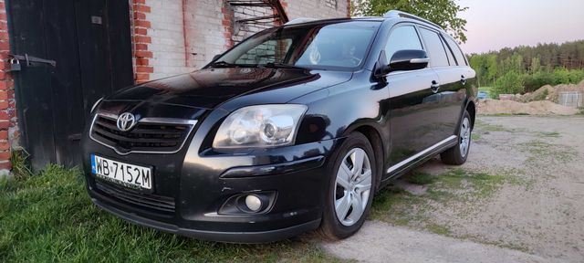 Toyota Avensis 2.0 D-4D Sol 126KM nowe opony zimowe i letnie