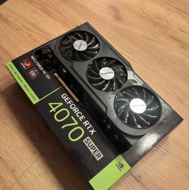 Karta graficzna rtx 4070 super windorce  oc 12gb