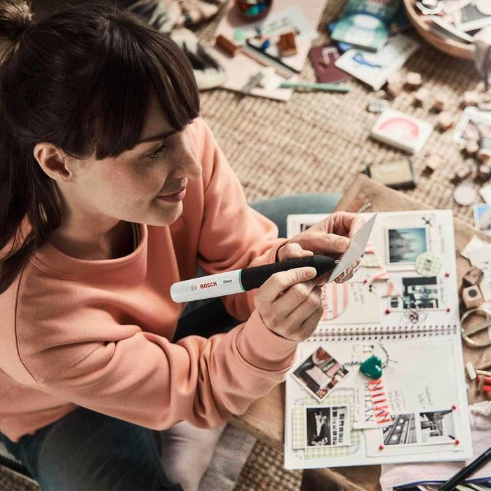 Pistolet do klejenia na gorąco podręczny Bosch Gluey AA 2100mAh nowy