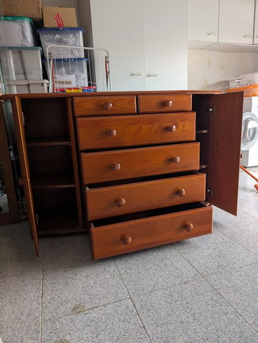 Cómoda com espelho cerne