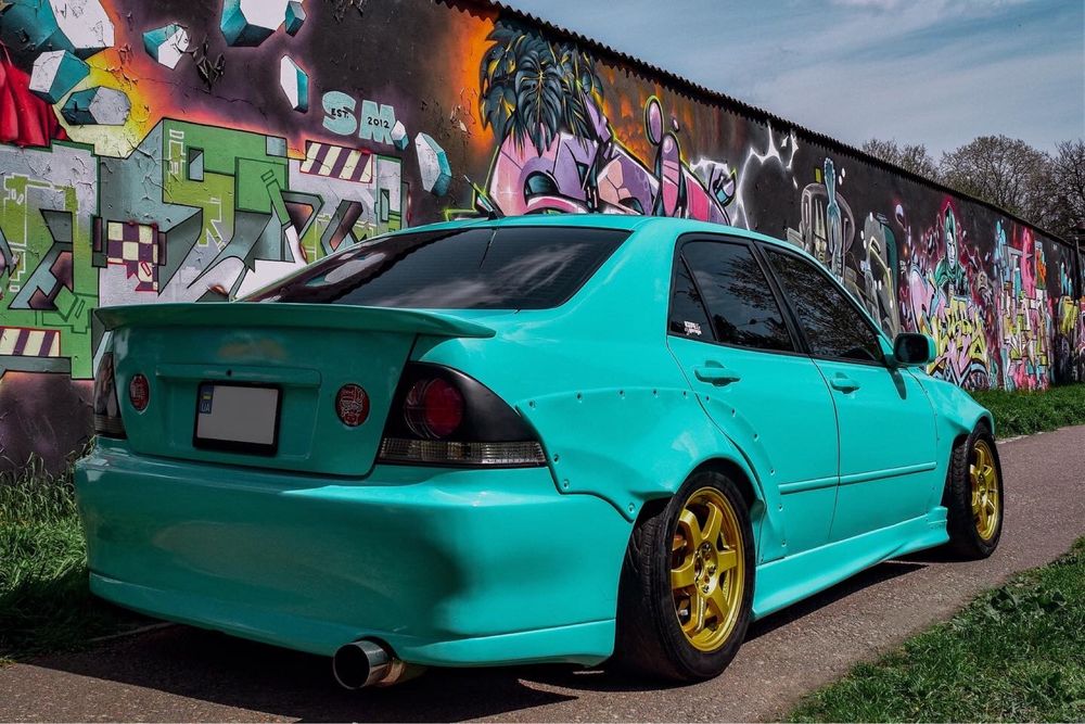 Lexus is 200/altezza