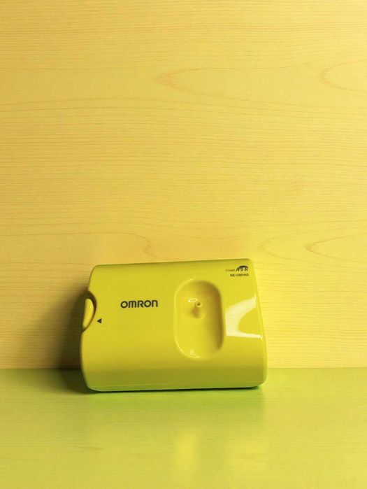 Компресорний небулайзер OMRON CompAIR C801KD Японія Тихий з іграшкою.
