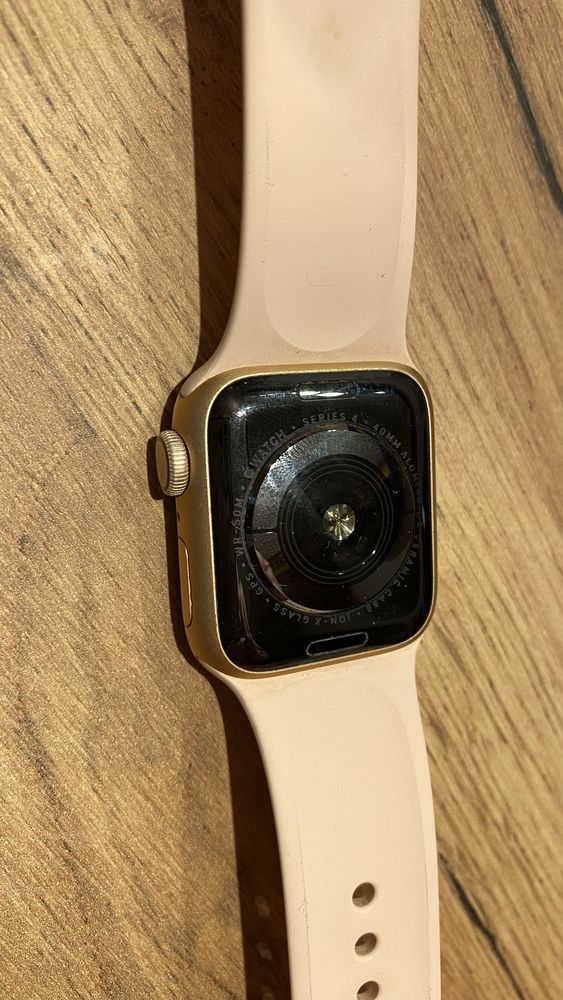 Продам годинник apple watch 4 (40mm) rose gold