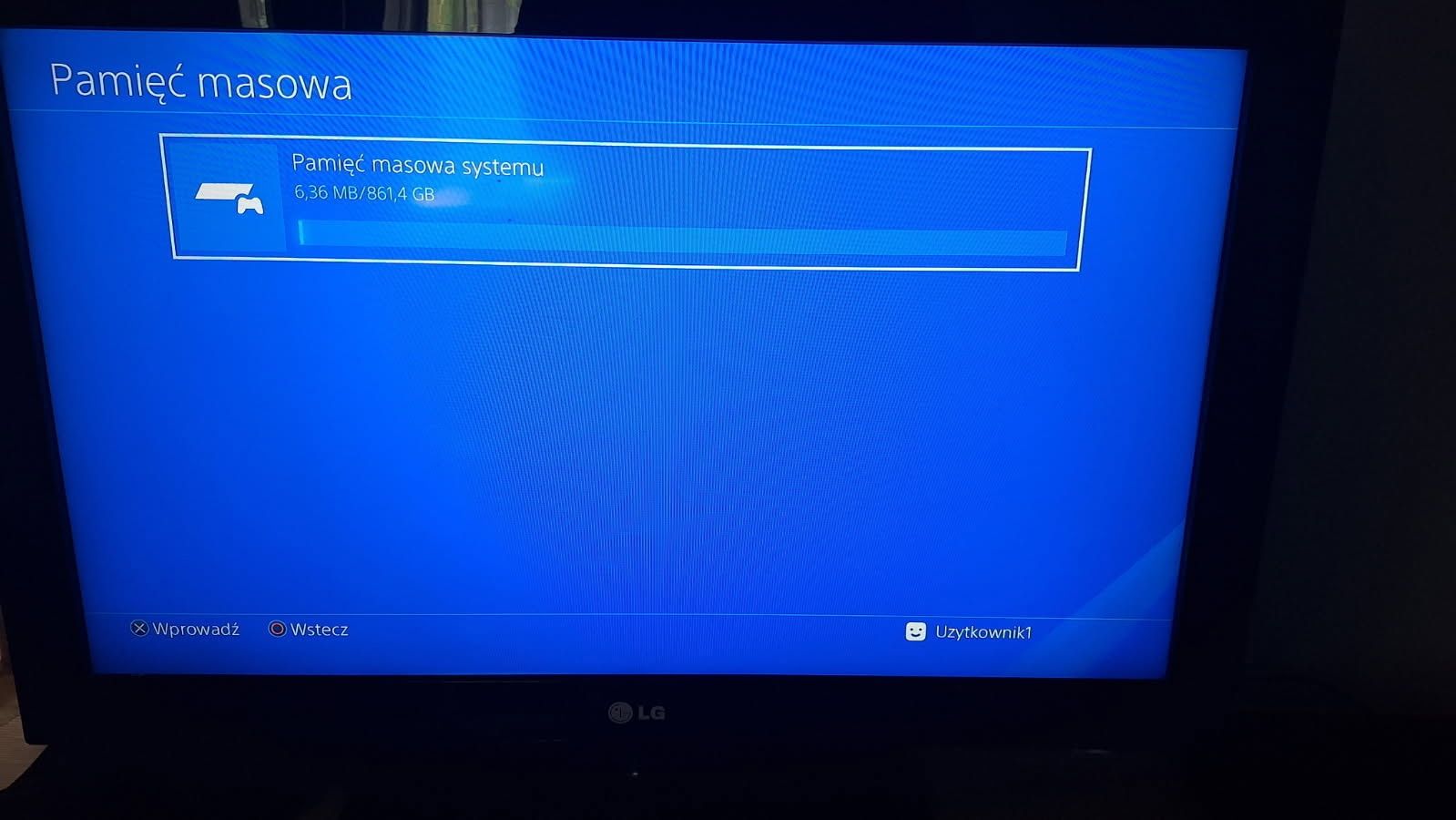 PS4 Slim 1TB + 4 gry