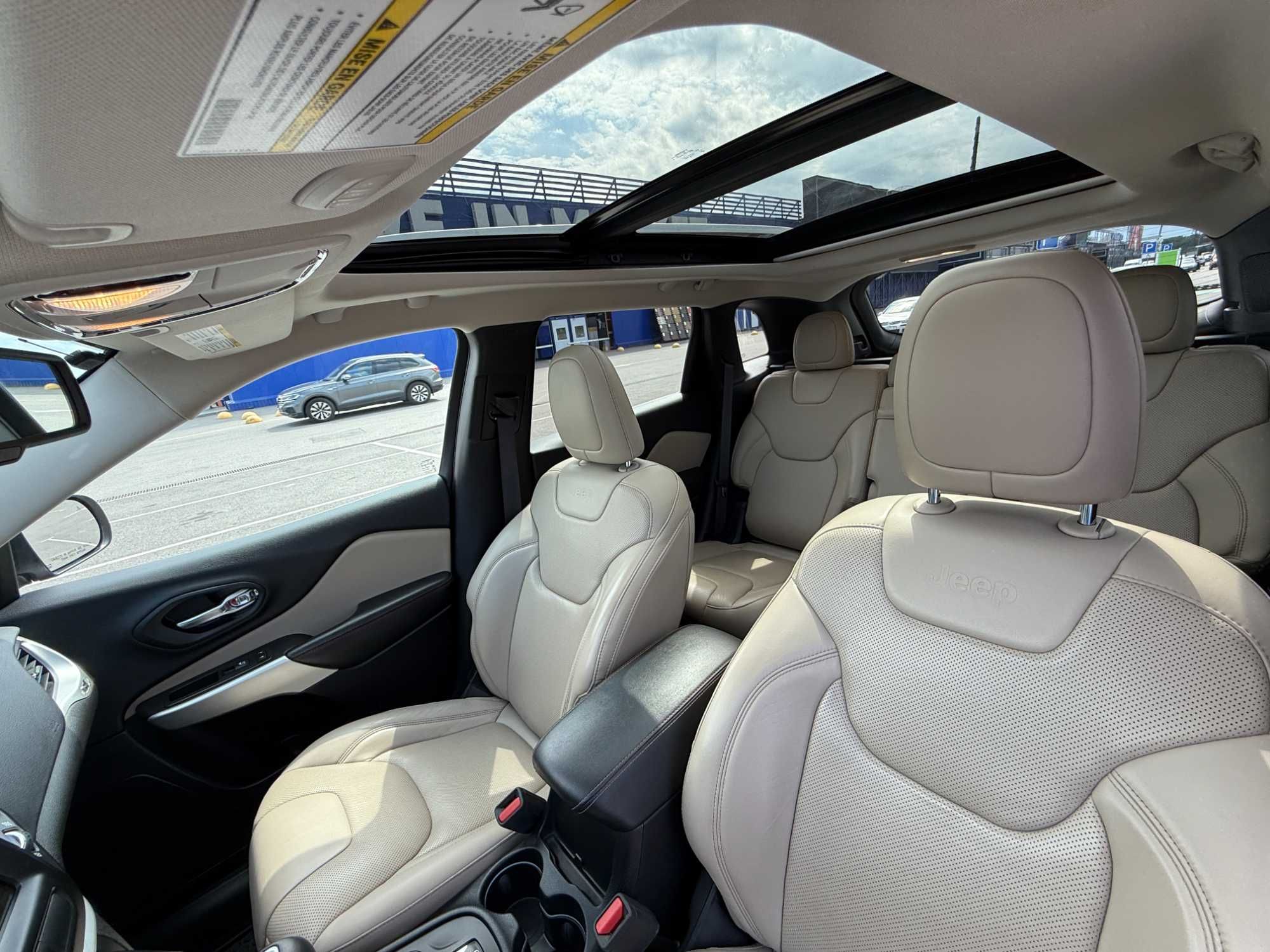Jeep Cherokee KL 3.2 повний привід з цілою безпекою