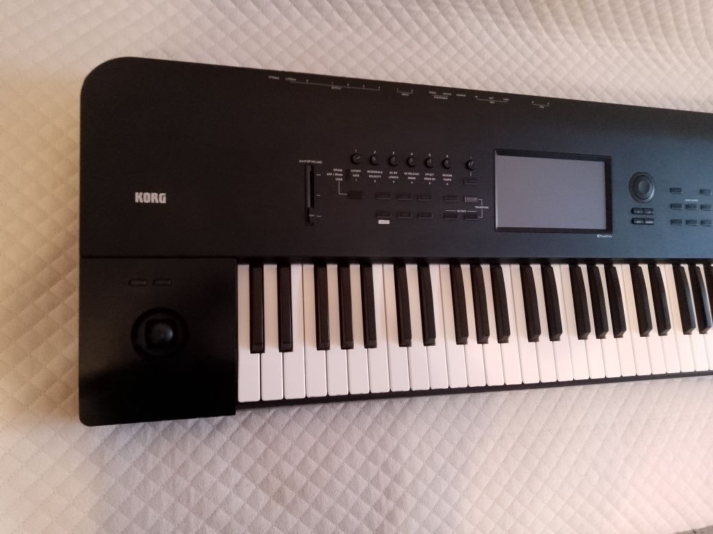 Korg Nautilus 61. Stacja robocza. Możliwa zamiana