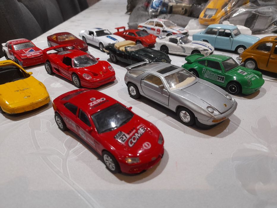 Zestaw resoraków autek 1:43