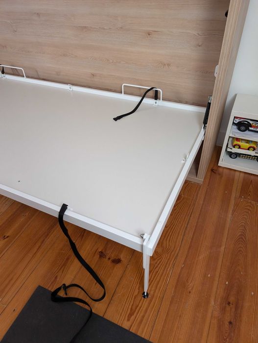 Cama Individual Rebatível de Móvel de Parede em Óptimo Estado