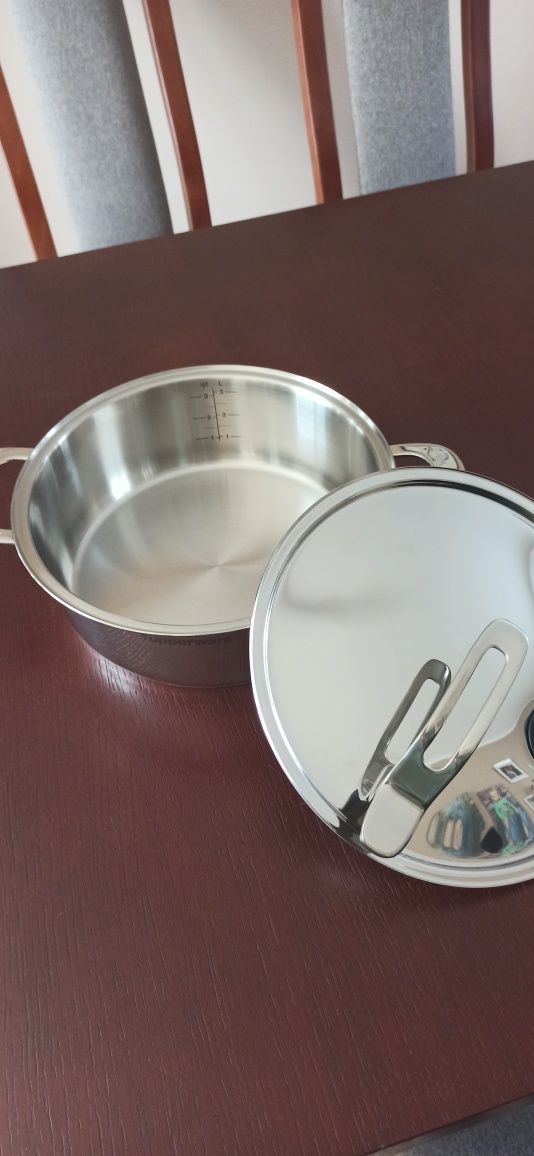 Garnek firmy tupperware