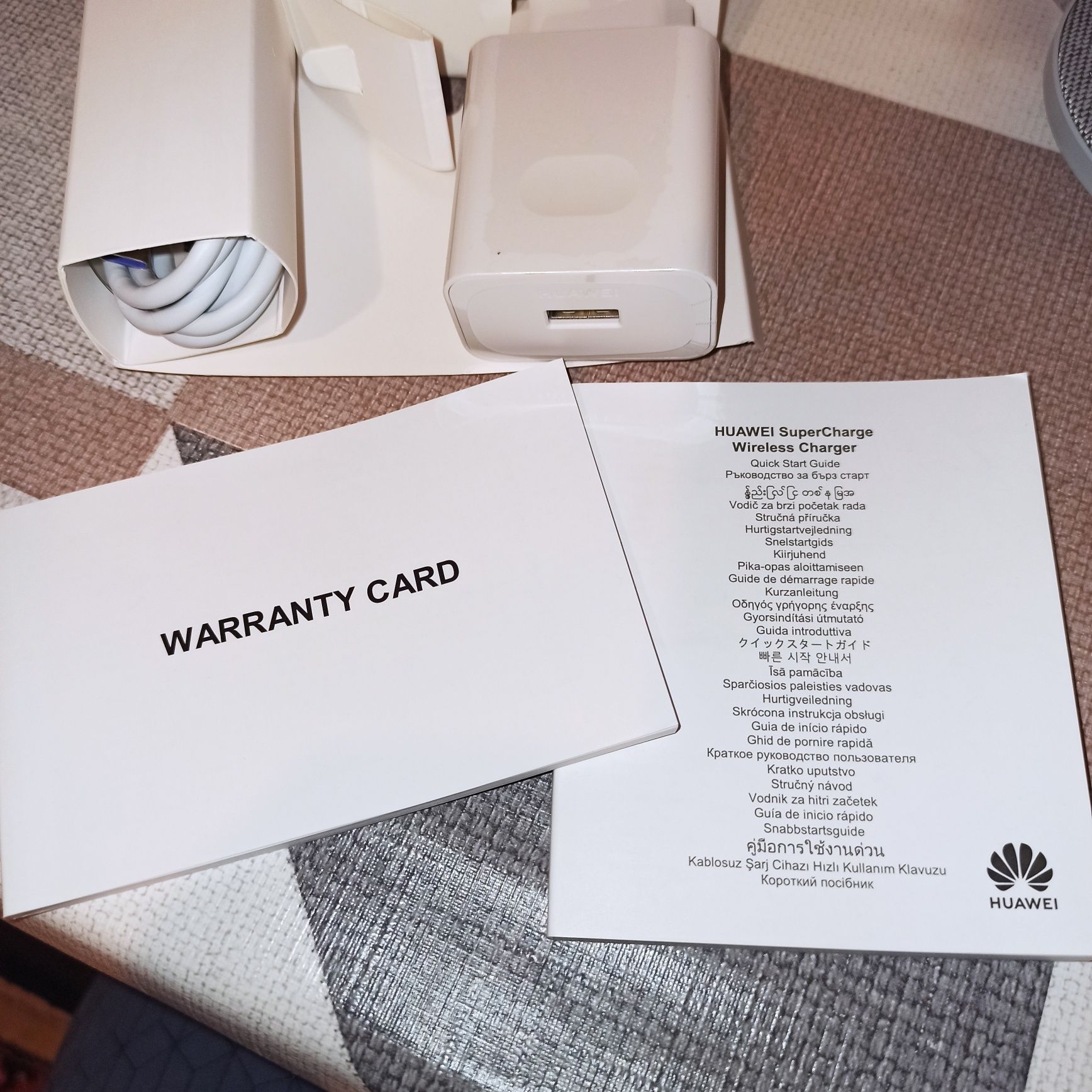 Бездротовий зарядний пристрій Huawei Charge 27W CP61