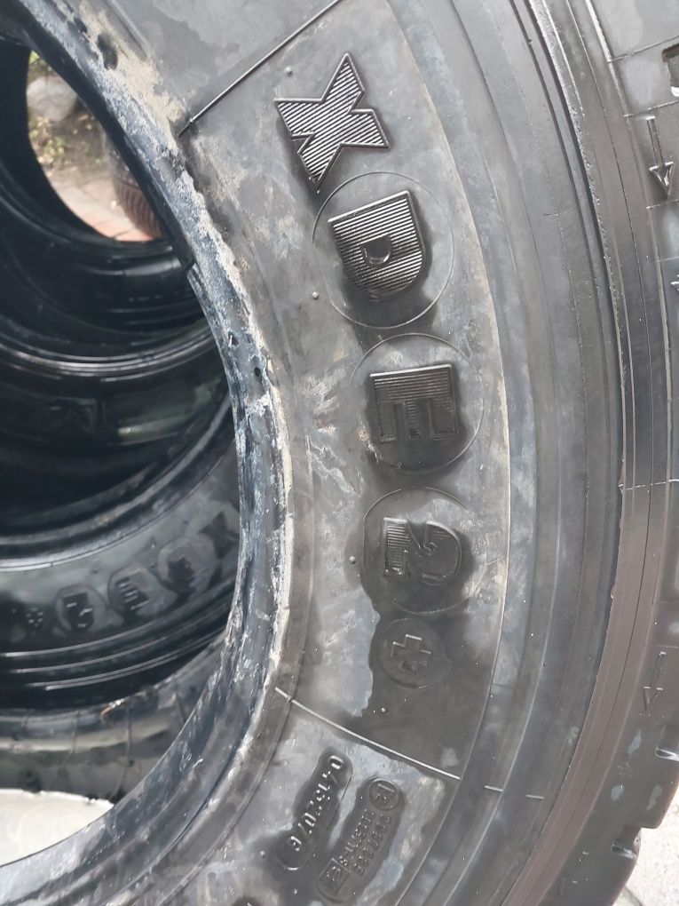 Kpl opon michelin 285x70x19.5. . F.v.